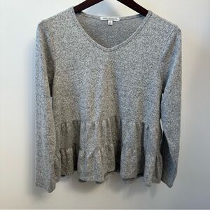 NWOT Green Envelope Gray 3-Tier Ruffled V-Neck Sweater Women’s Medium